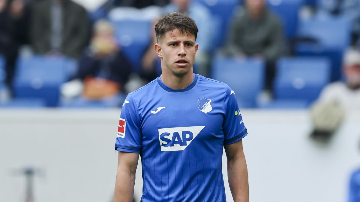 Hložek v přípravě nehraje. Musíme být opatrní, varuje trenér