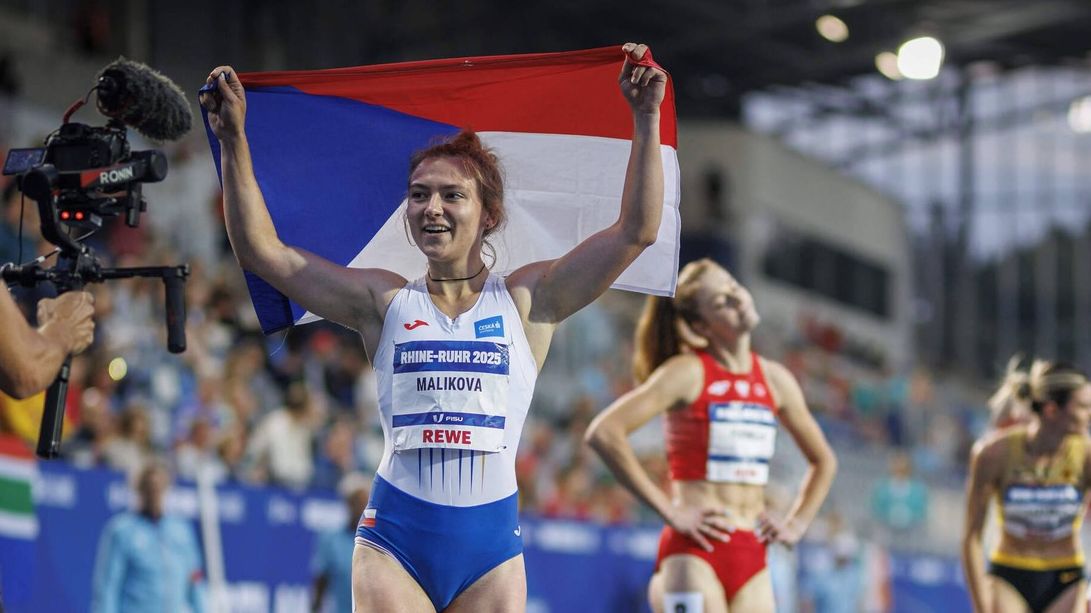 Někdejší hvězdná teenagerka je po náročné cestě opět zlatá. Zadostiučinění, přiznává Malíková