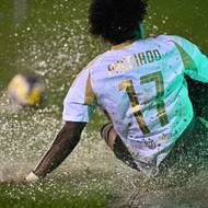 Sparťan Angelo Preciado během zápasu v Aktobe.