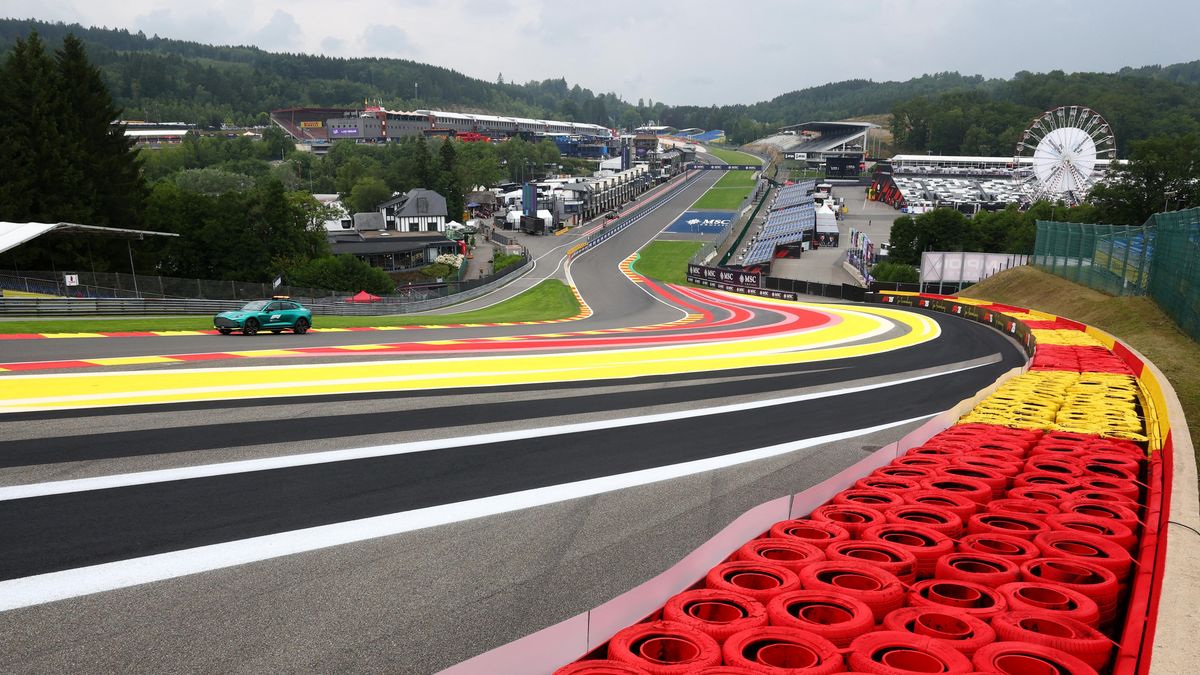 FOTO: Formule 1 se prohání Ardenským lesem. Nahlédněte do zákulisí ikonického okruhu