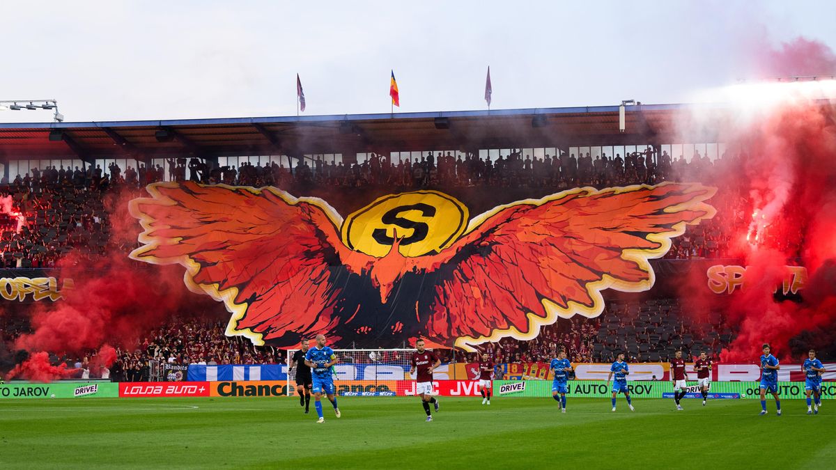 Drsné napadení před stadionem Sparty, bývalý spíkr skončil v nemocnici. Útočil voják