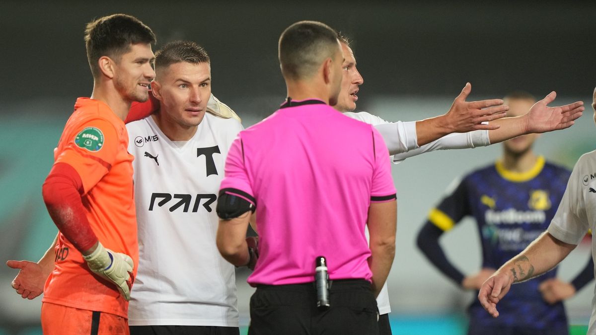 Rozhodčí v Rusku neodpískal penaltu. Hrozí mu až sedm let vězení