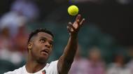Neskutečná rána. Francouz se zapsal do historie Wimbledonu, jeho zápas s favoritem zatím nemá vítěze
