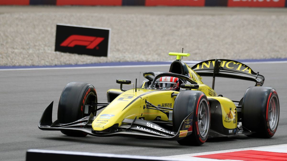 Staněk po třetím místě ve sprintu F2 nedokončil v Silverstonu hlavní závod