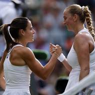 Wimbledonské působení Petry Kvitové ukončila Američanka Emma Navarrová.
