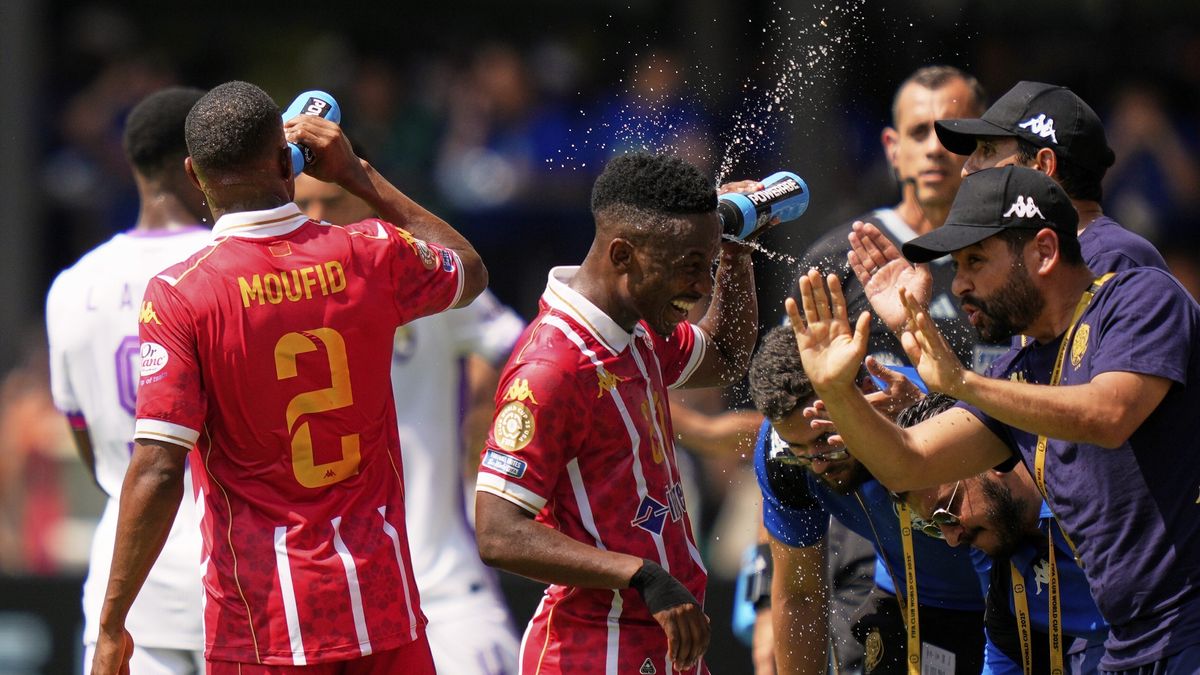Fotbal v sauně. Zničí vedra i za rok MS? Odborníci navrhují radikální změnu