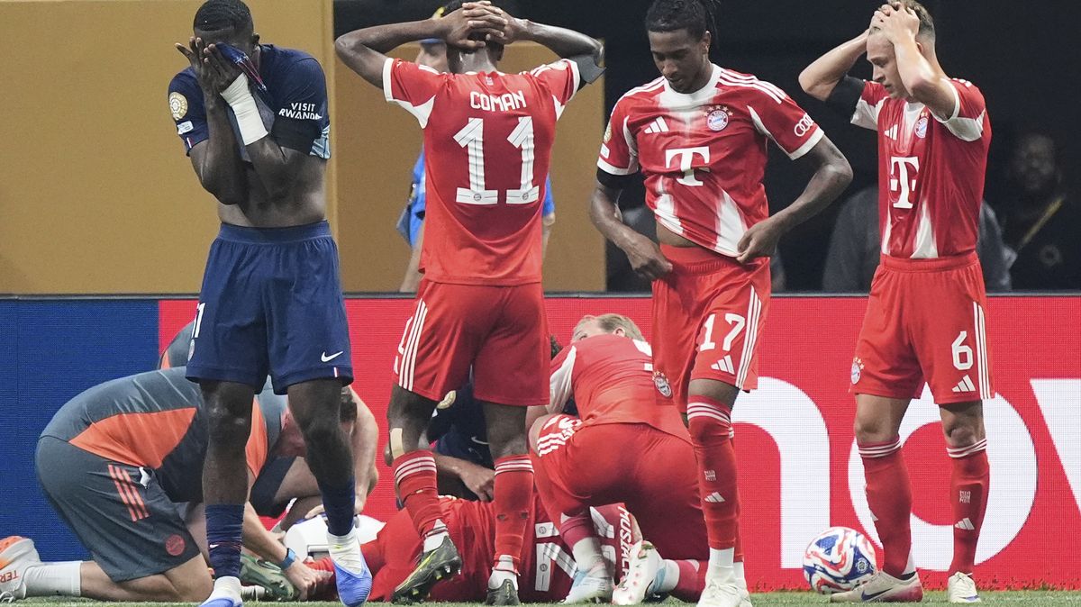 Moment hrůzy, hlavy v dlaních. Hvězda Bayernu si vážně poranila kotník