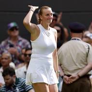 Porážka s úsměvem. Petra Kvitová prohrála poslední zápas na Wimbledonu 3:6 a 1:6. 