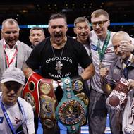 Oleksandr Usyk se stal absolutním králem těžké váhy, kde aktuálně drží všechny světové tituly.