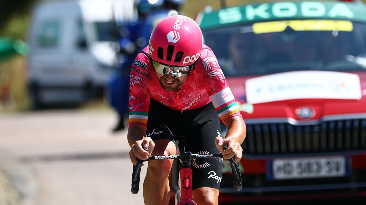 První úspěšný únik a irský triumf na Tour! Do žlutého trikotu se vrací Van der Poel