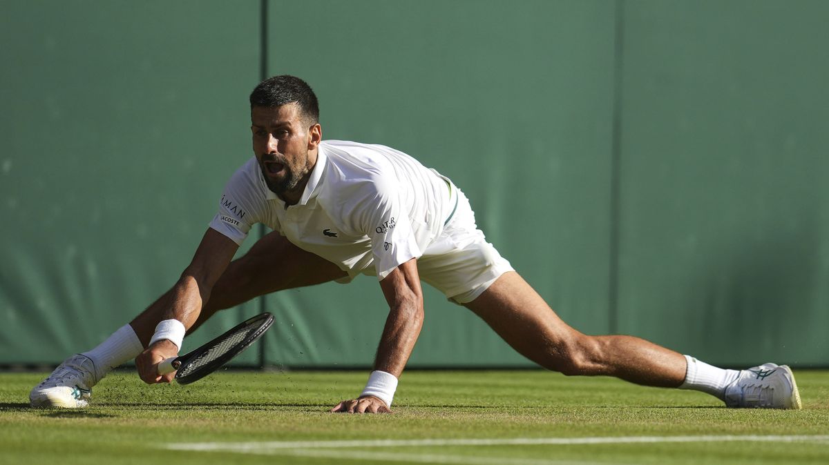 Djokovič po nepříjemném pádu zrušil ve Wimbledonu trénink