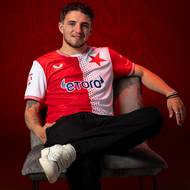 První sada je červenobílá a „sešívaná“, jinak to u Slavie být ani nemůže. 