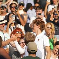 Jannik Sinner ve své lóži po finále Wimbledonu