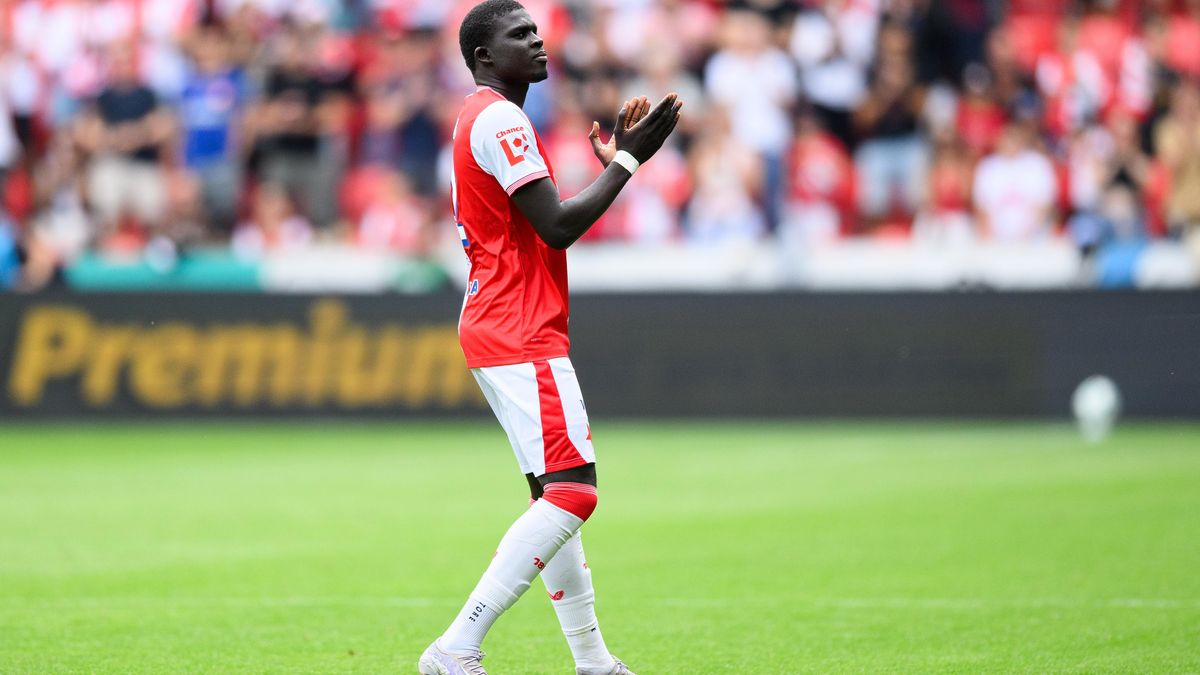 Příjemné překvapení pro slávisty na tréninku v Londýně. Přišel je pozdravit bývalý spoluhráč