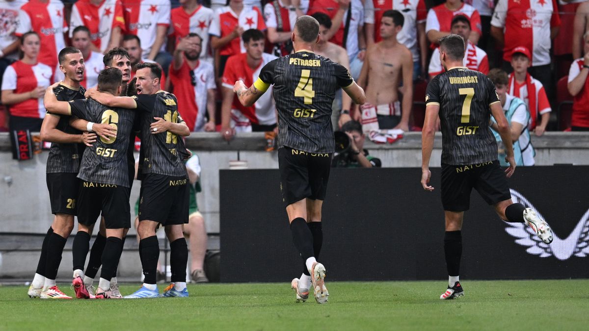FOTBAL ONLINE: Šok v Edenu, Slavia prohrává s Hradcem. Boleslav remizovala s Libercem