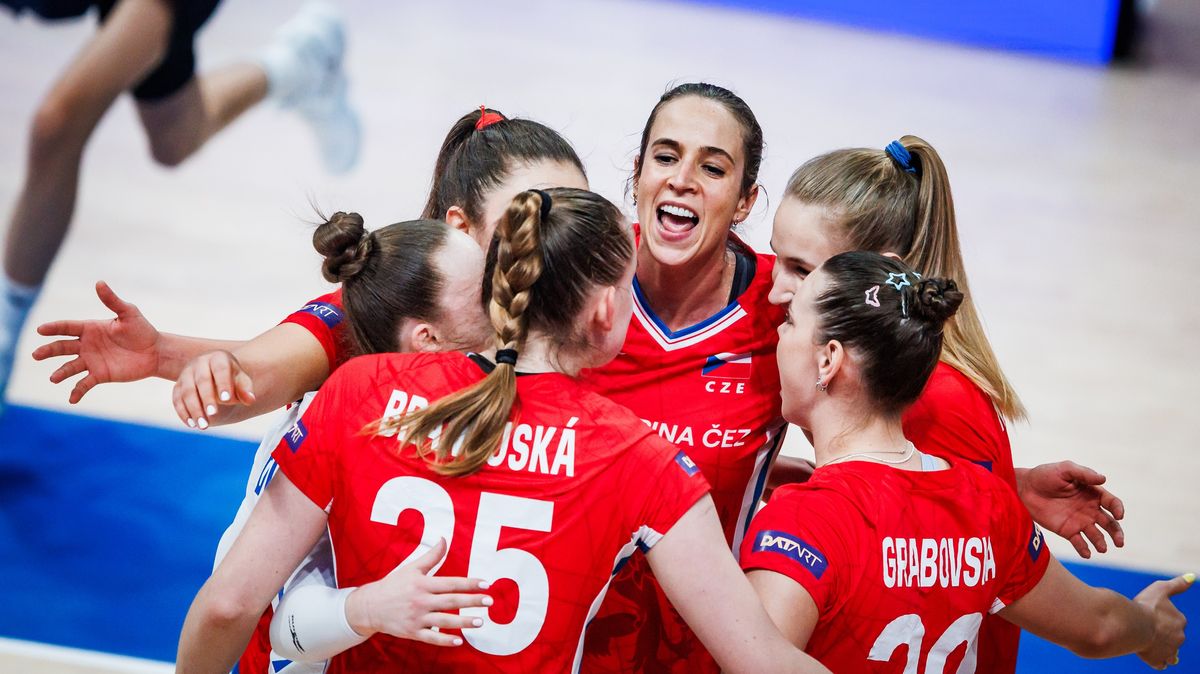 České volejbalistky vyhrály nad evropskými šampionkami, udržely při životě naději na čtvrtfinále