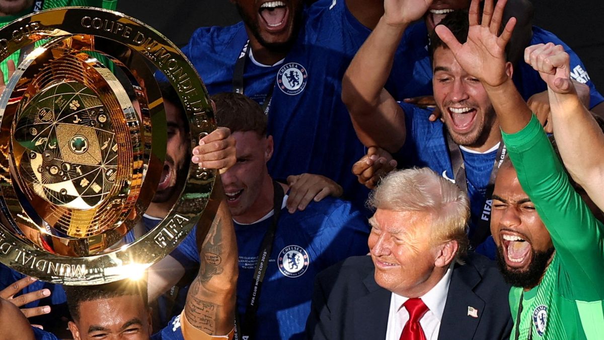 Bizarní oslava. Trump křepčil s hráči Chelsea po triumfu na MS klubů