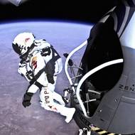 2012. Rekordní seskok ze stratosféry 