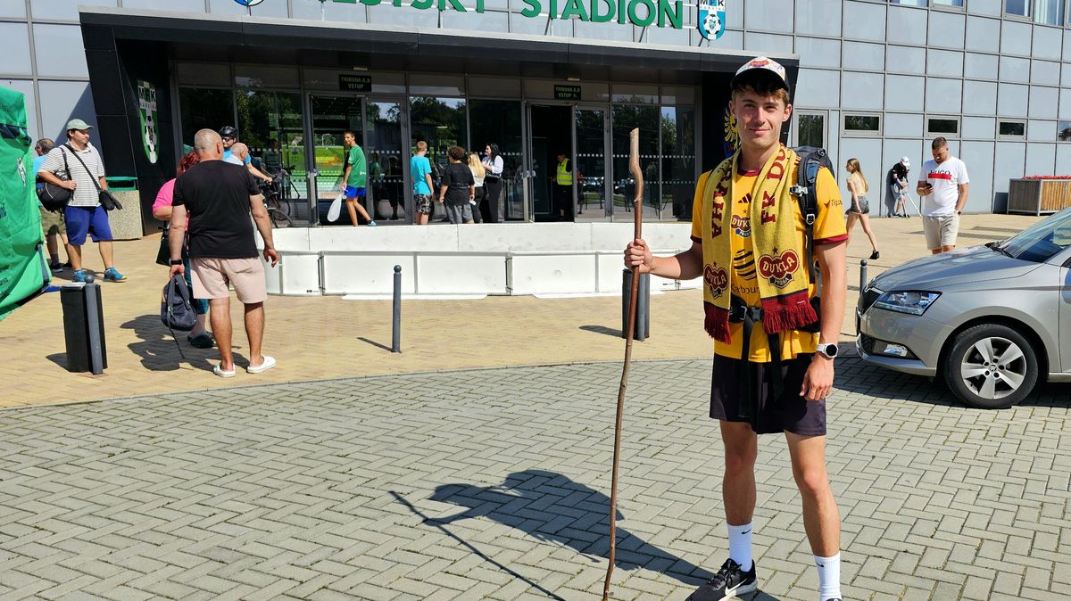 Fanoušek vyrazil pěšky na fotbal. Na zápas milovaného klubu šel skoro týden