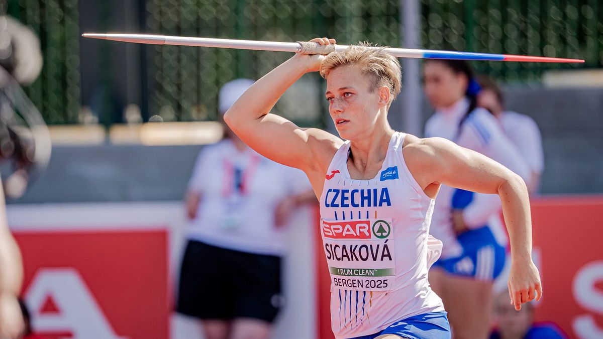 Další česká atletická paráda! Stříbro slaví oštěpařka, která roste vedle japonské hvězdy