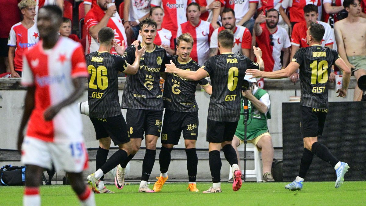 Přestal hrát a Slavia byla v bryndě. Holeš: Myslel jsem, že je aut. Moje chyba