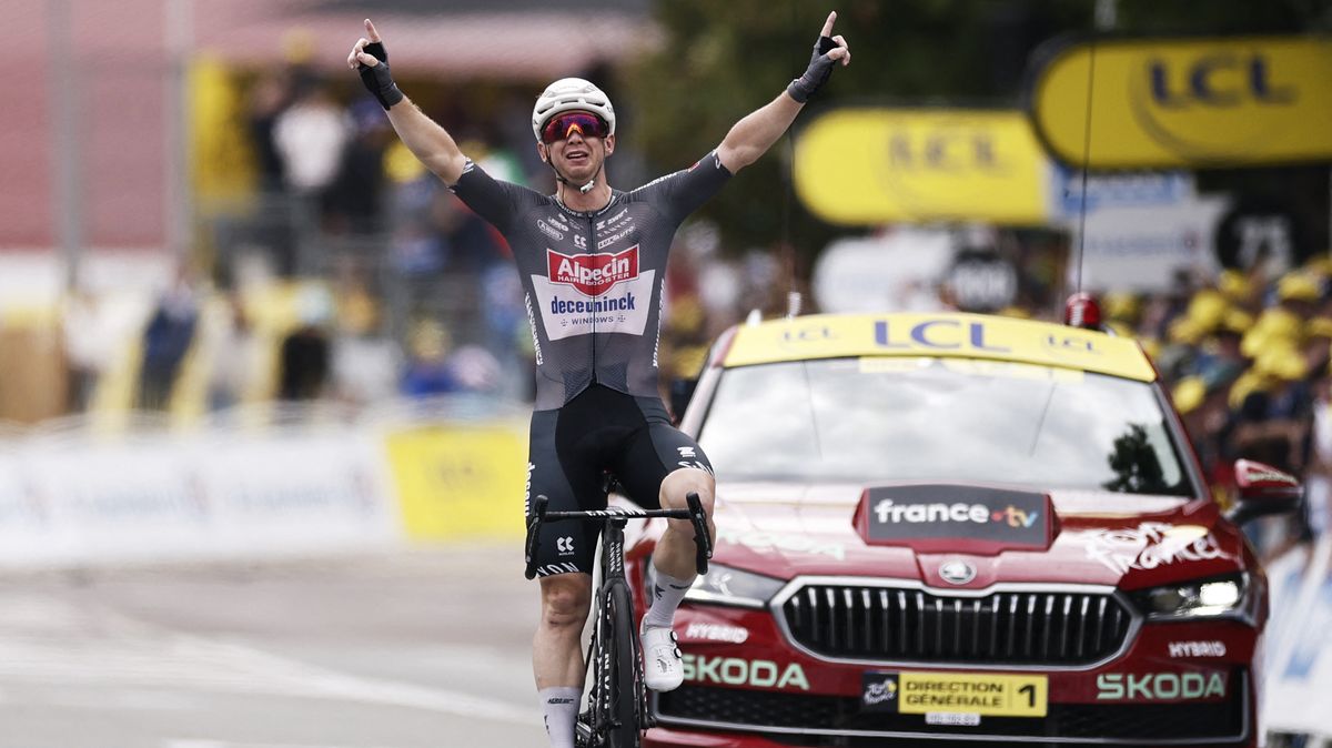 Sprinter Groves překvapil na Tour jasnou výhrou z úniku. Boj o vítězství ovlivnil i nepříjemný pád