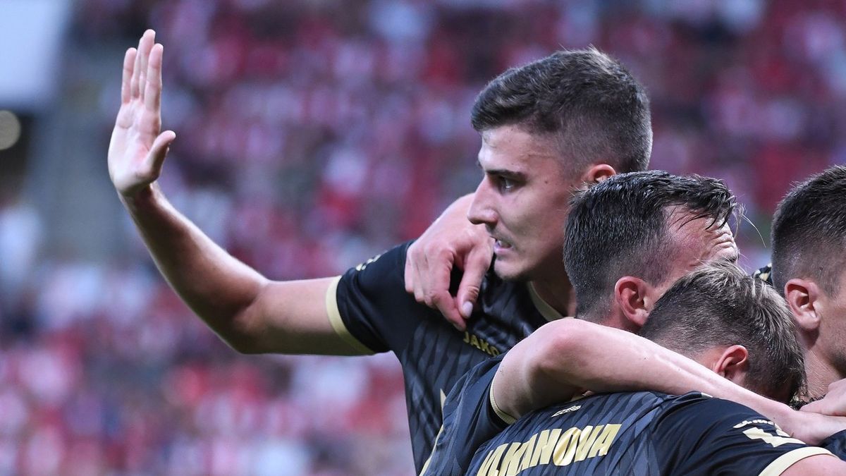 Z béčka Sparty k debutu na Slavii. Trenér posilu chválí: Byl famózní