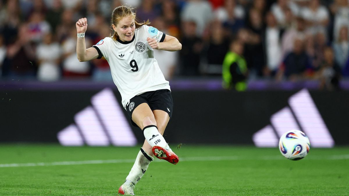 Německé fotbalistky postupují do semifinále