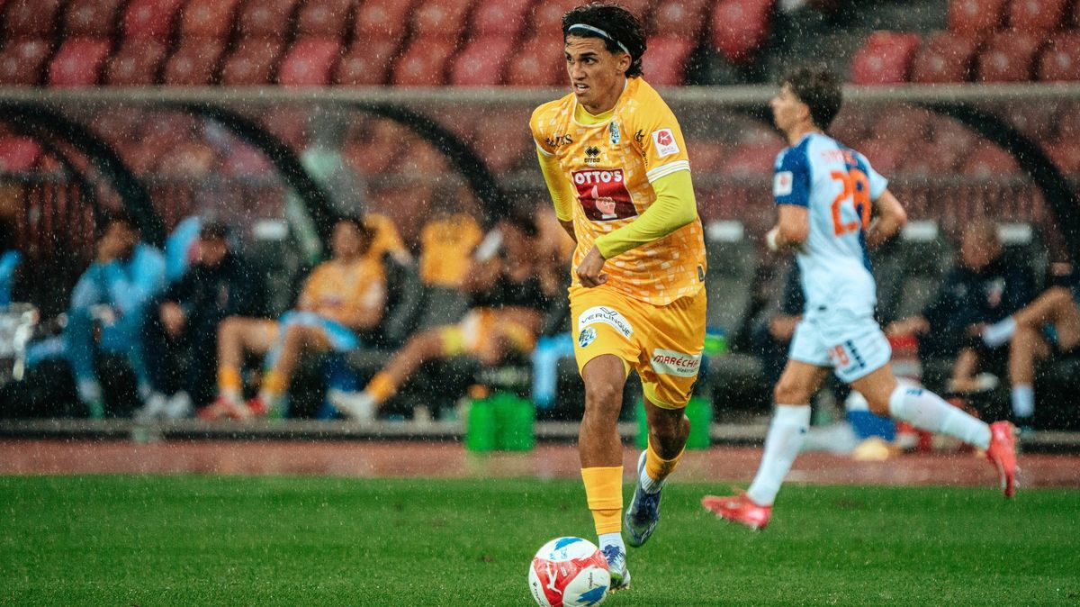 Chvíle radosti vystřídal smutek, fotbalista se po snovém debutu dozvěděl krutou zprávu