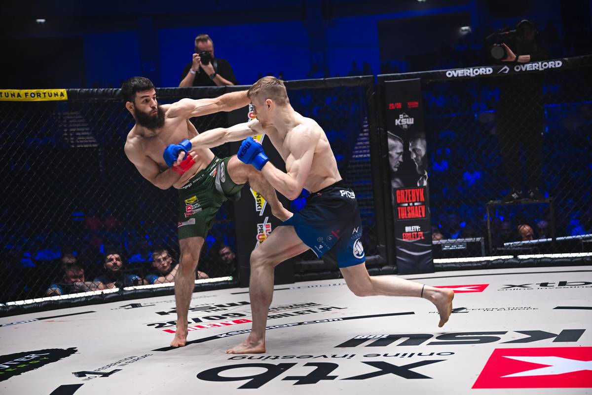 Leo Brichta (vpravo) v souboji s Adamem Soldaevem.