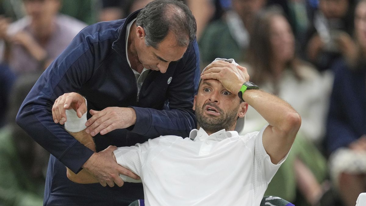 Centrkurt ve Wimbledonu oněměl. Veterán školil favorita, po děsivém momentu ale skončil v slzách