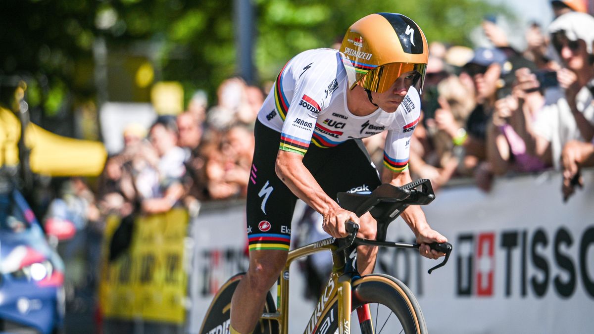 Evenepoel ovládl časovku na Tour, do žlutého se ale obléká Pogačar. Další rival výrazně ztratil