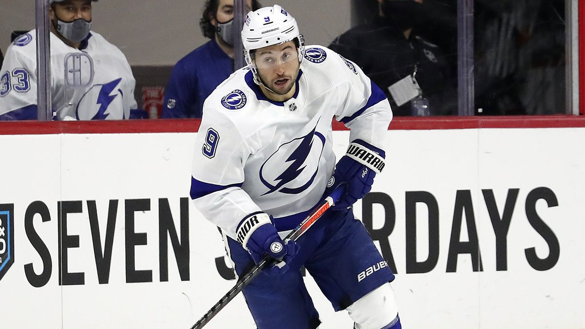 Vítěz dvou Stanley Cupů Johnson ukončil kariéru