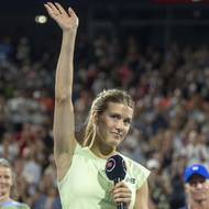 Eugenie Bouchardová se loučí s fanoušky.