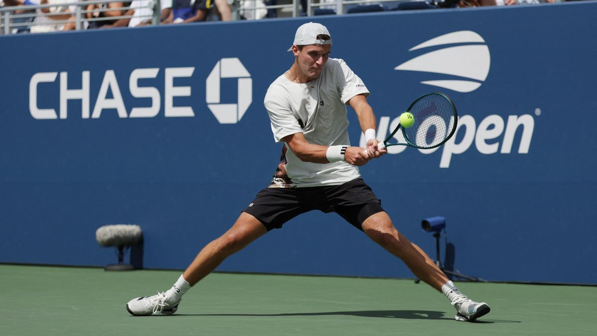 Menšík v bitvě dlouhánů předvedl newyorskou pohodu. Stalkuješ mě? vtipkoval s moderátorem