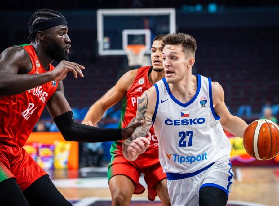 Vít Krejčí v akci proti Portugalsku