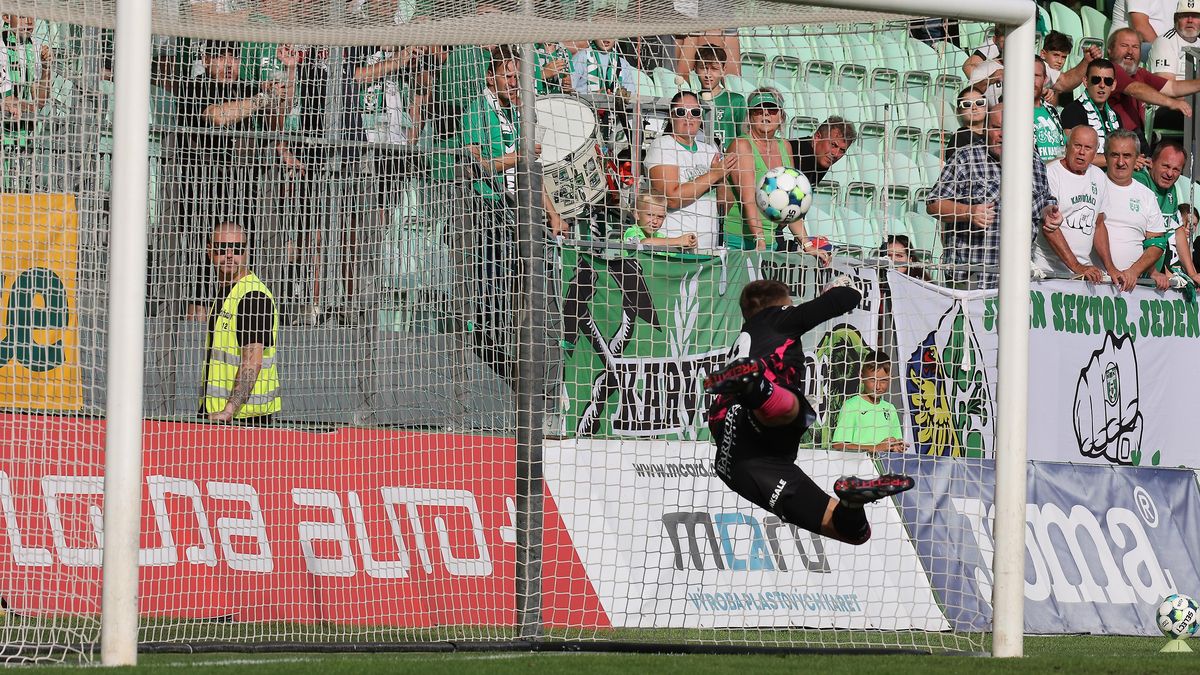 Karviná přejela Teplice a  v tabulce je minimálně do neděle před Plzní