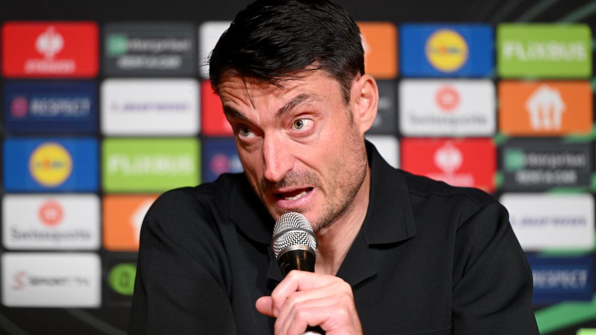 Je hanba, že hrajeme v takových podmínkách, zuřil kouč soupeře Baníku 