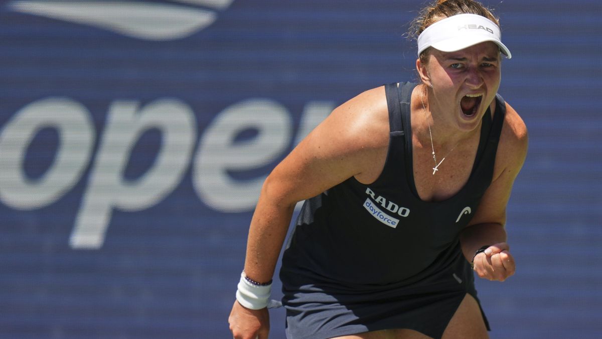 Krejčíková otočila zápas s Navarrovou, postup do osmifinále US Open slaví i Vondroušová