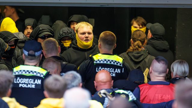Útok v maskách, fanoušci Bröndby řádili na Islandu! Poničili stadion, pak vyvolali bitku v baru