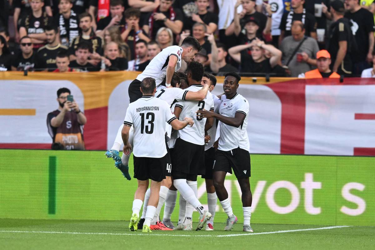 Radost hráčů Araratu-Armenia na Letné.