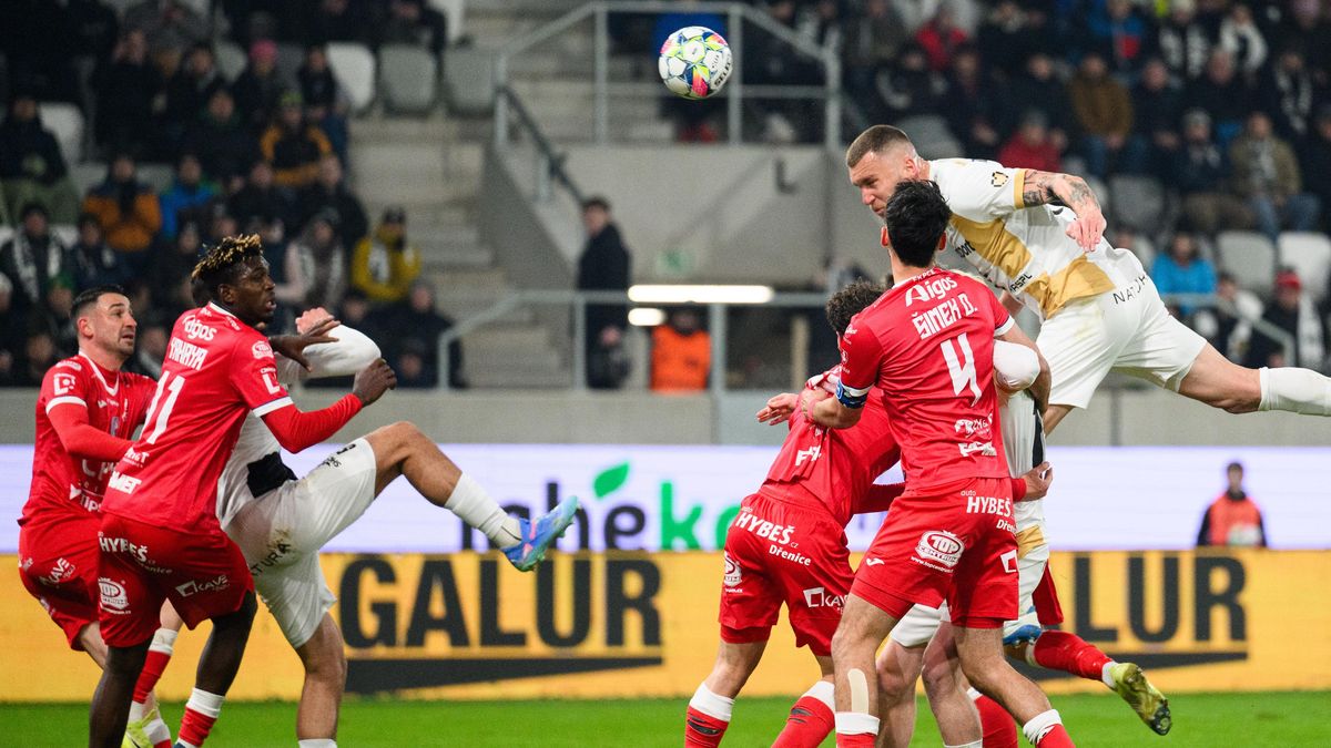 Sousedské rýpance před derby. Pardubice a Hradec baví fanoušky na sítích