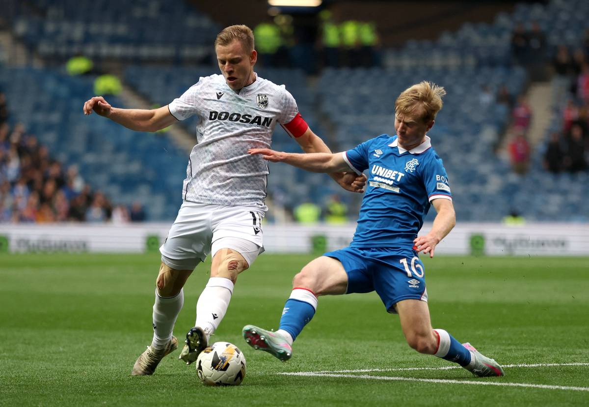 Matěj Vydra během zápasu ve skotském Glasgow