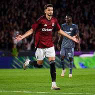 Albion Rrahmani se raduje z branky.