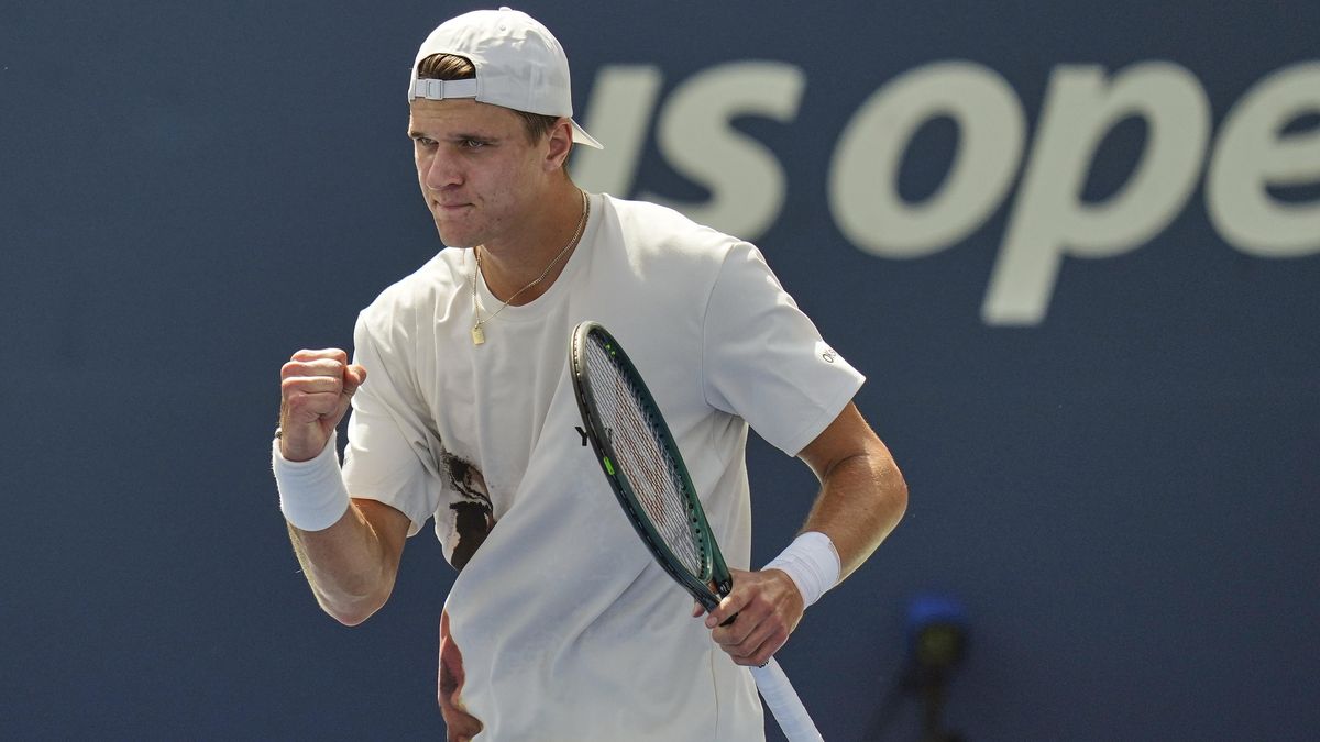 TENIS ONLINE: Lehečka svádí na US Open vyrovnanou bitvu. Macháč soupeře rozdrtil a doplnil Menšíka ve 2. kole