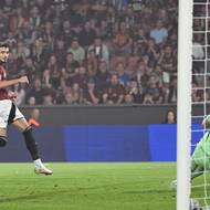 Albion Rrahmani ze Sparty (druhý zleva) střílí úvodní gól v duelu se Zlínem. 