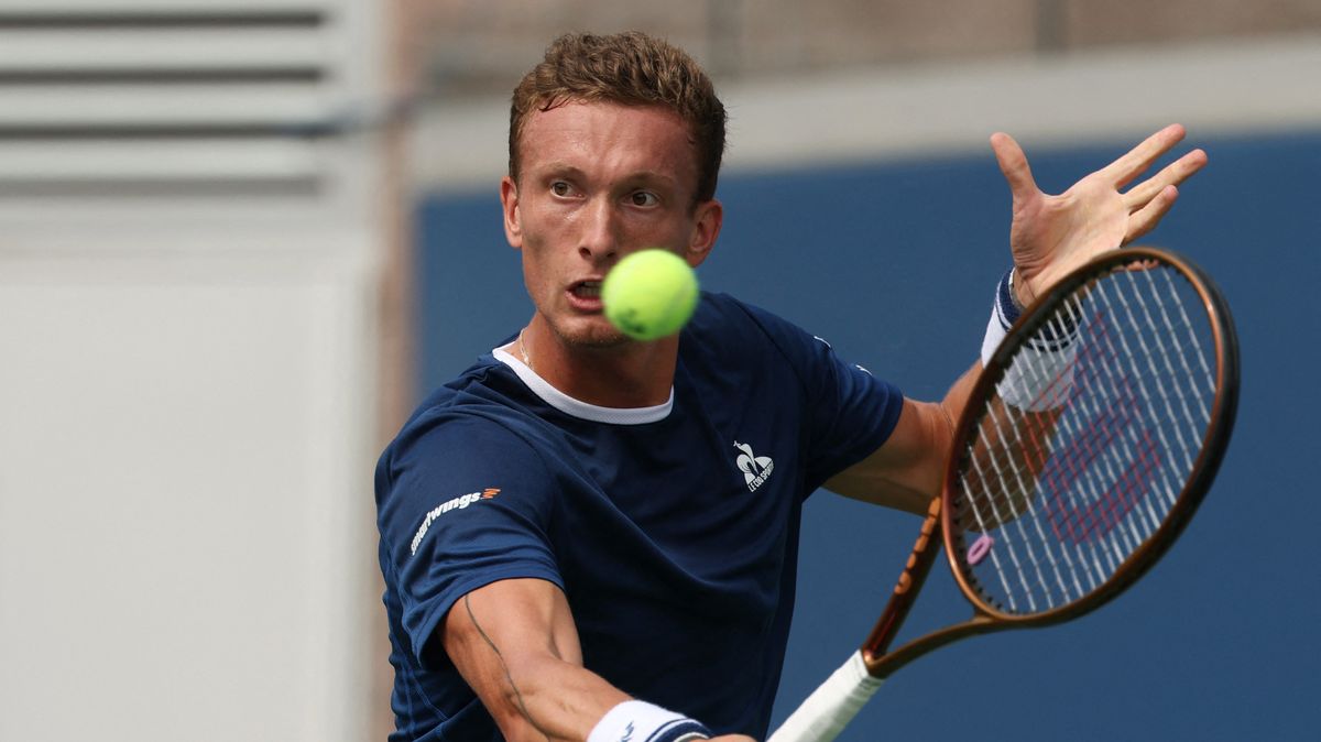 TENIS ONLINE: Lehečka ovládl vyrovnaný druhý set. Macháč zkusí pomstít krajana