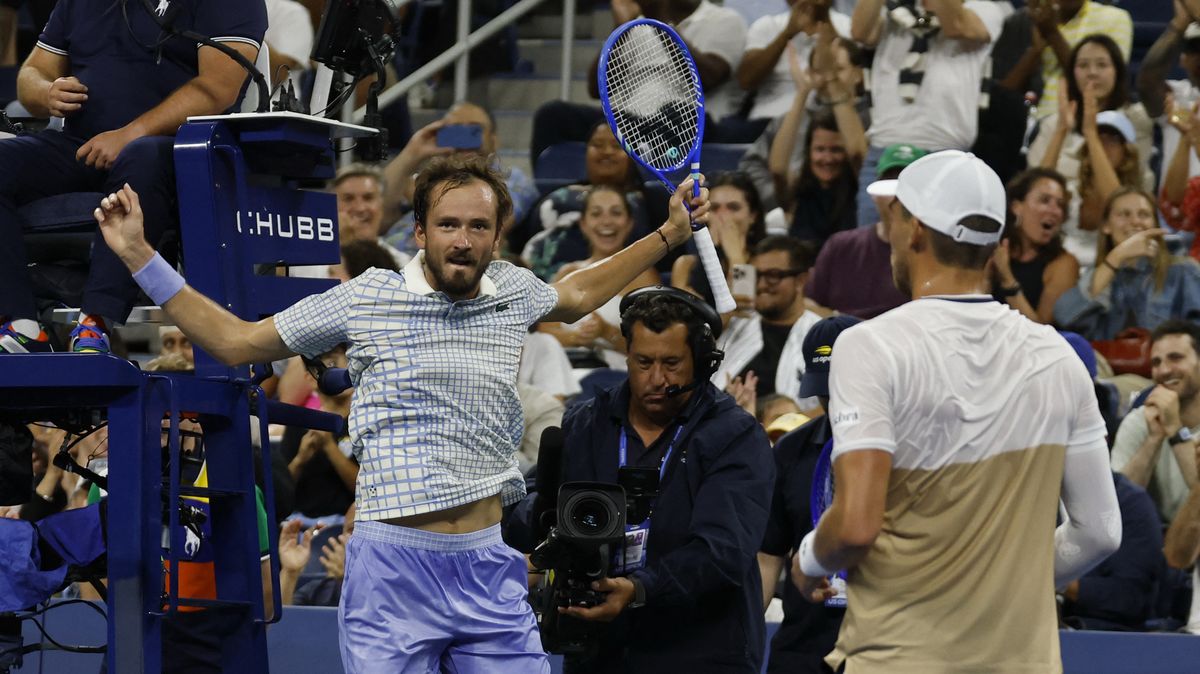 Totální chaos na US Open. Fotograf vtrhnul na kurt a zažehnul řádění ruského favorita