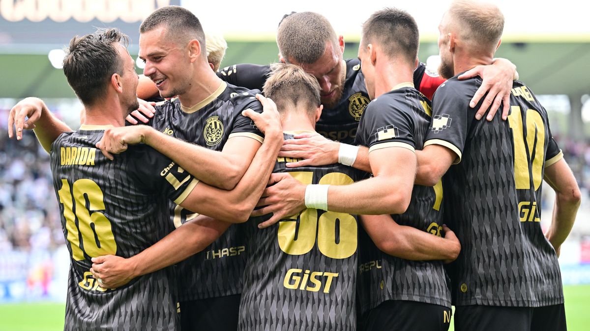 FOTBAL ONLINE: Hradec poprvé vyhrál. Baník přivítá Slovácko. Sparta s Duklou se chystají na malé derby