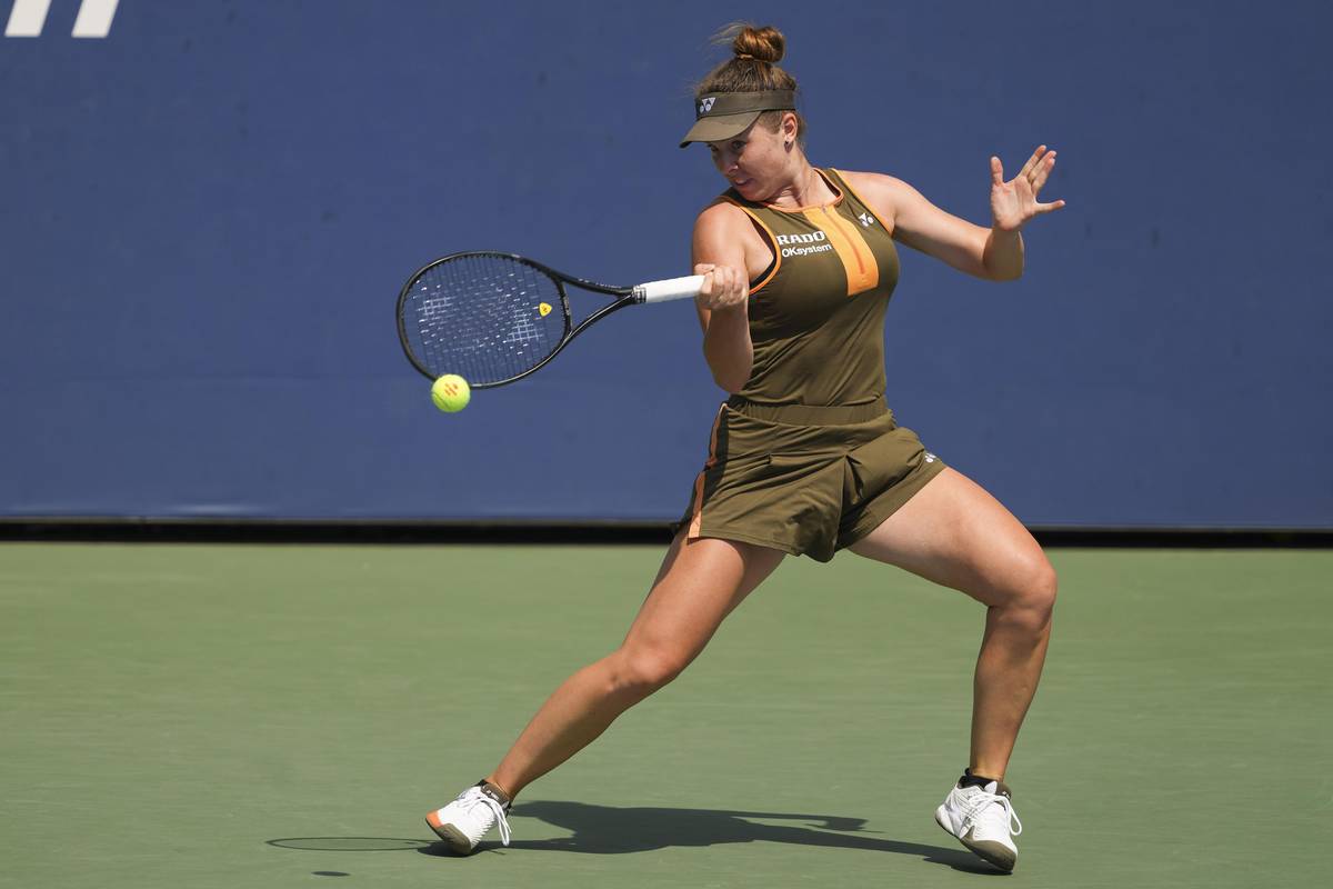 Linda Nosková postoupila přes Němku Lysovou. Ta zápas ve druhém setu skrečovala. 
